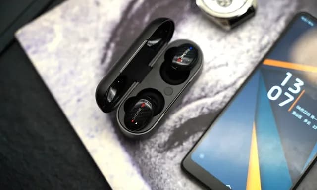 Telefon nie widzi słuchawek? Podłącz je krok po kroku (Android/iOS)