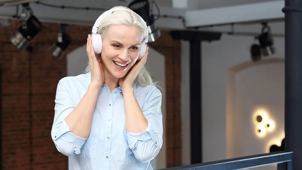 Słuchawki douszne czy dokanałowe? Wybierz idealne dla siebie!